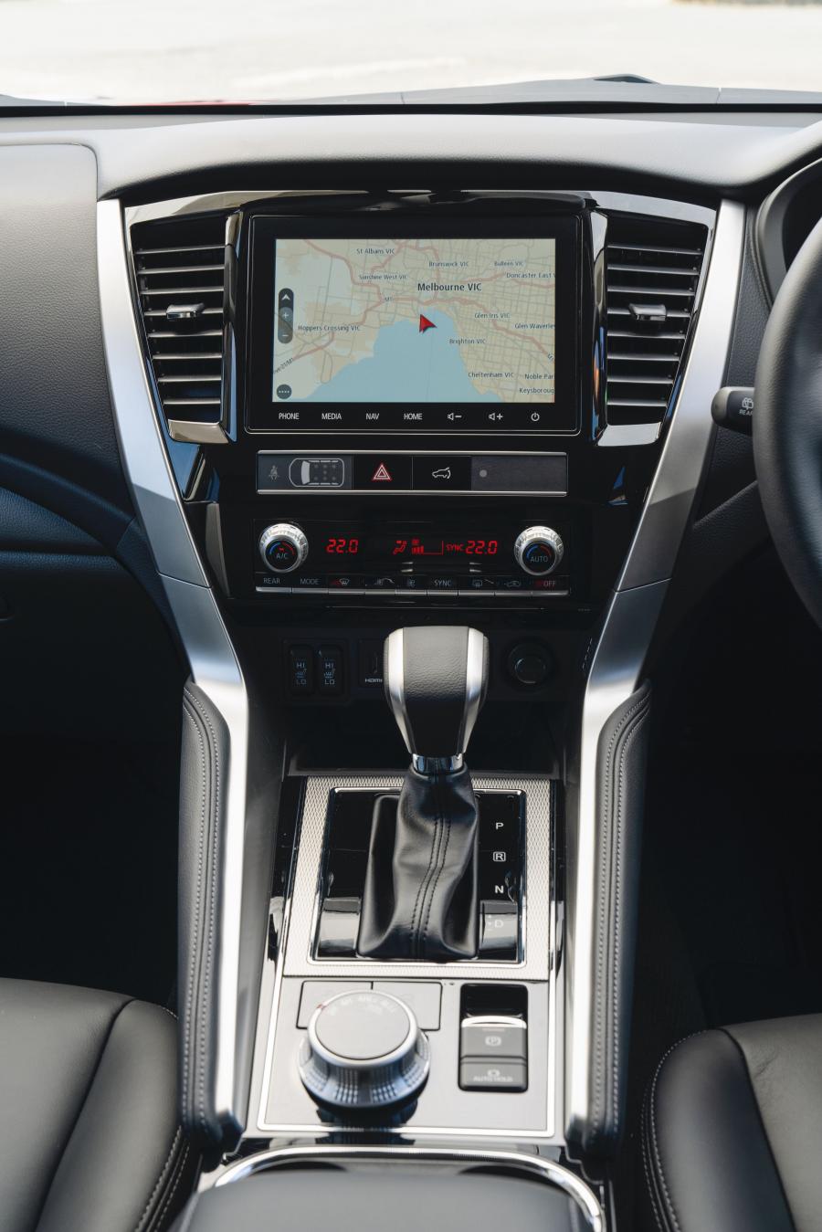 Детали интерьера Mitsubishi Pajero Sport 2020 года  (AU) (фото 13 из 38)